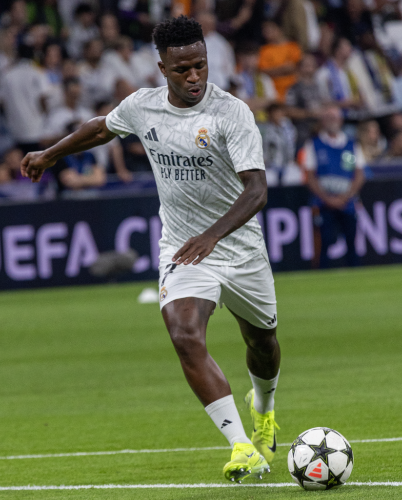 Vini Jr Vini Jr. en el calentamiento previo de un partido, preparado para golpear el balón
